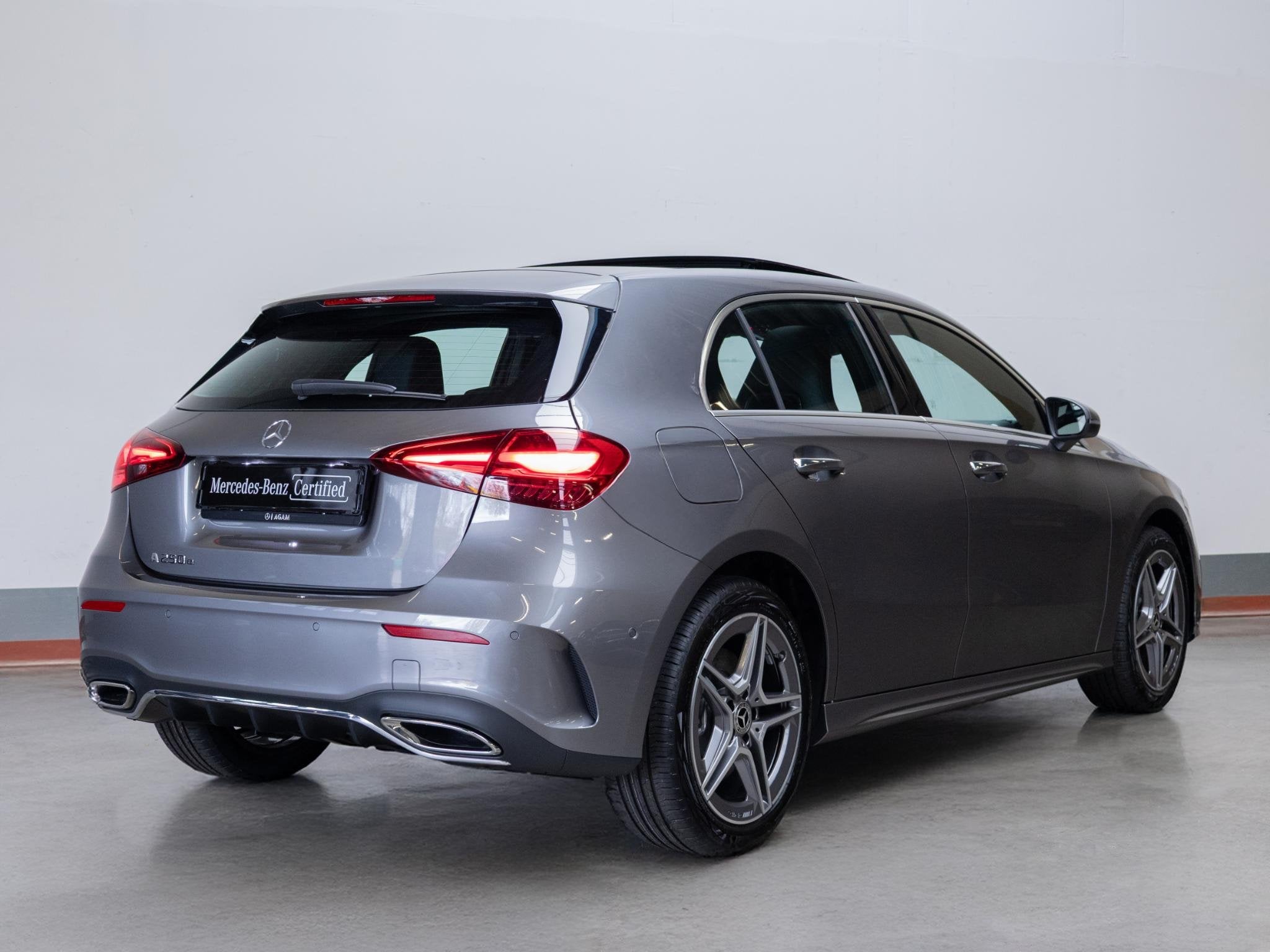 Mercedes-Benz A-Klasse Hatchback 250 e Business Solution AMG, Auto's, Mercedes-Benz, Dealer onderhouden, 4 cilinders, 163 pk, Bedrijf