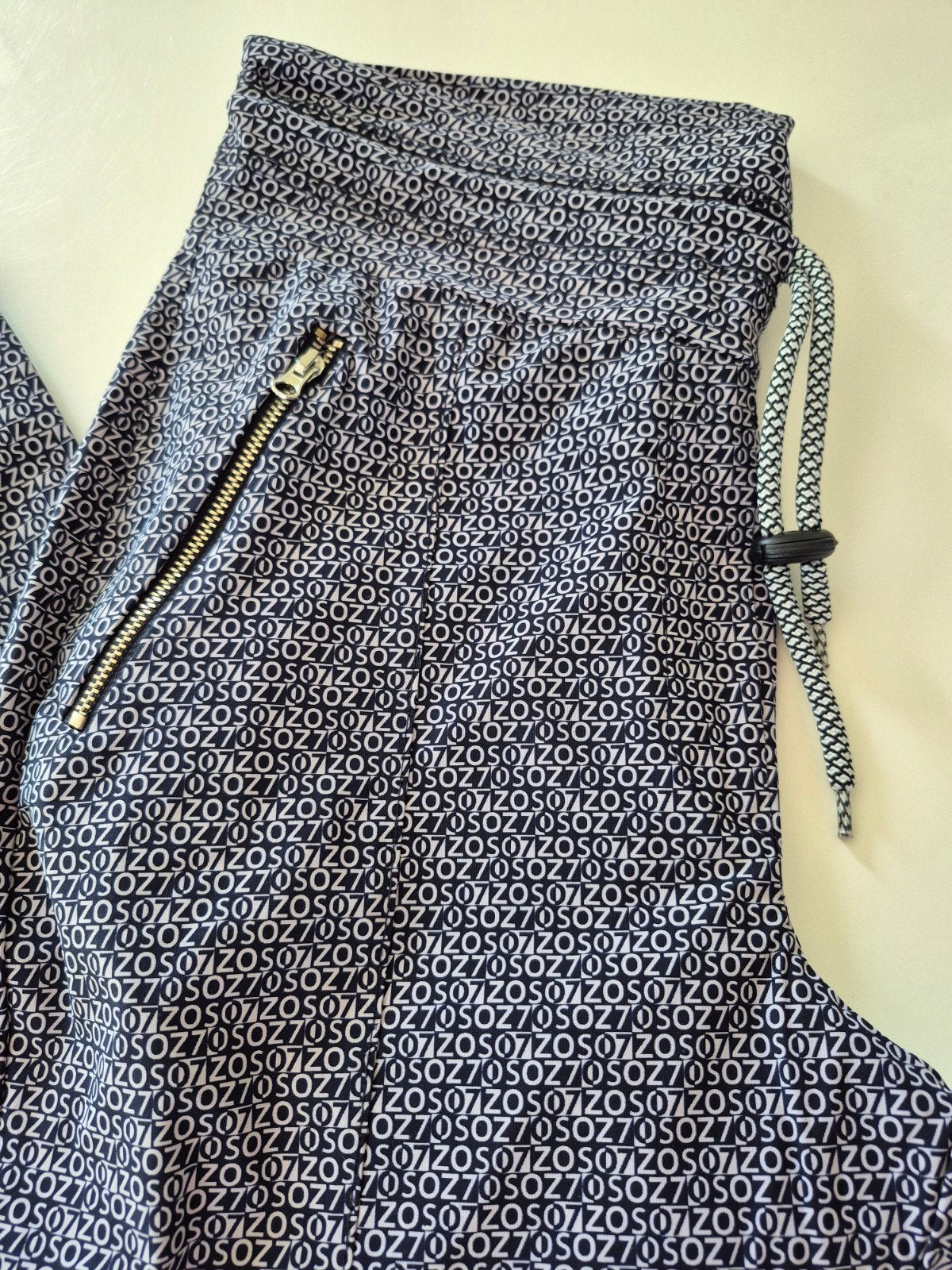 Zoso Capri Broek Zwart-Beige Print Maat M, Kleding | Dames, Broeken en Pantalons, Maat 38/40 (M), Zwart, Ophalen of Verzenden