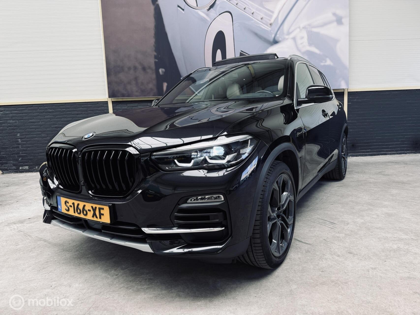 BMW X5 xDrive45e|PANO|H&K|TREKHAAK|21INCH|CAMERA|, Auto's, Gebruikt, 394 pk, Zwart, Vierwielaandrijving