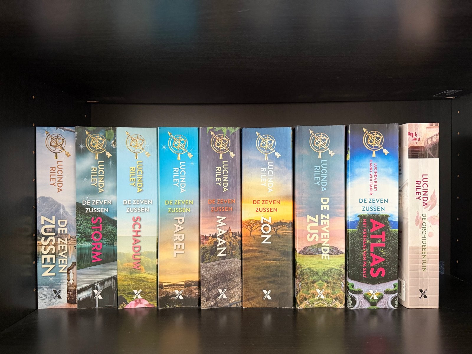 De Zeven Zussen serie + De Orchideeëntuin van Lucinda Riley, Boeken, Ophalen of Verzenden, Gelezen, Nederland