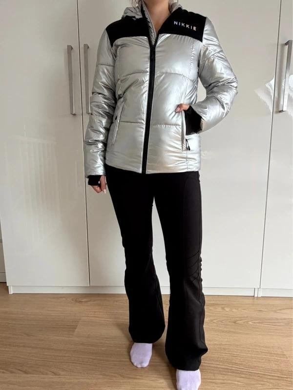 Nikkie skipak skibroek skijas zwart zilver maat 32, Kleding | Dames, Nieuw, Ophalen of Verzenden, Nikkie, Maat 34 (XS) of kleiner