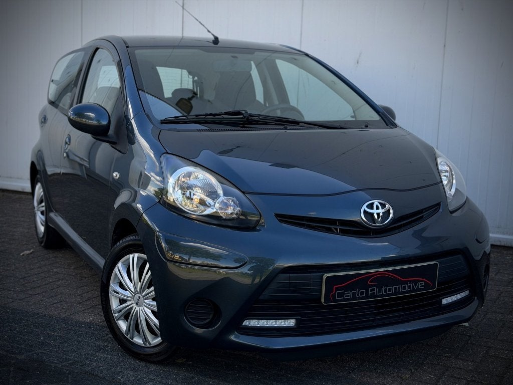 Toyota Aygo 1.0 VVT-i Aspiration AUTOMAAT|AIRCO|NAVI|BLUETOO, Euro 5, Gebruikt, Elektrische ramen, 4 stoelen