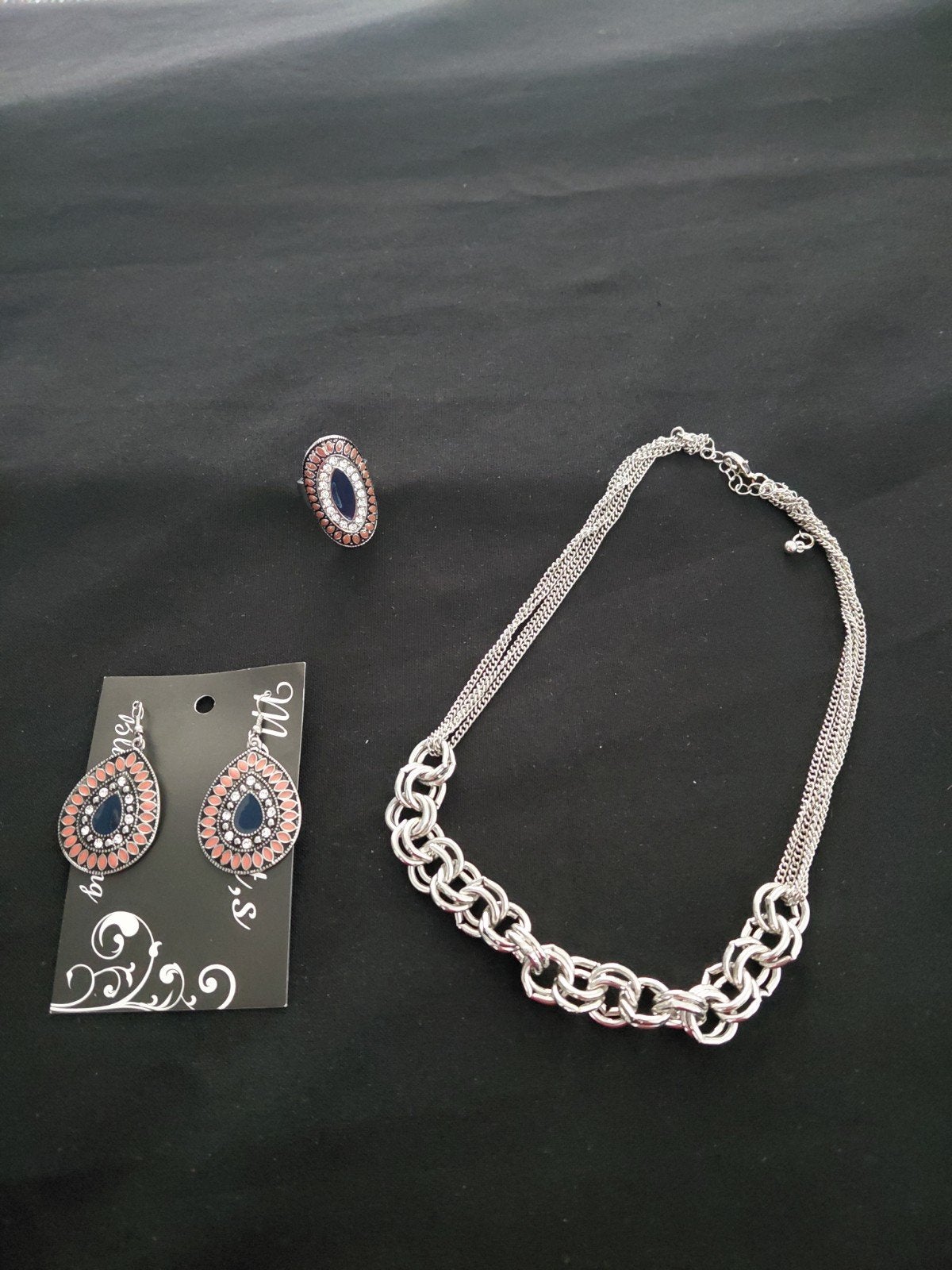 Sieradenset: ketting, oorbellen en ring Nieuw, Ophalen, Nieuw, Zilver, Overige materialen