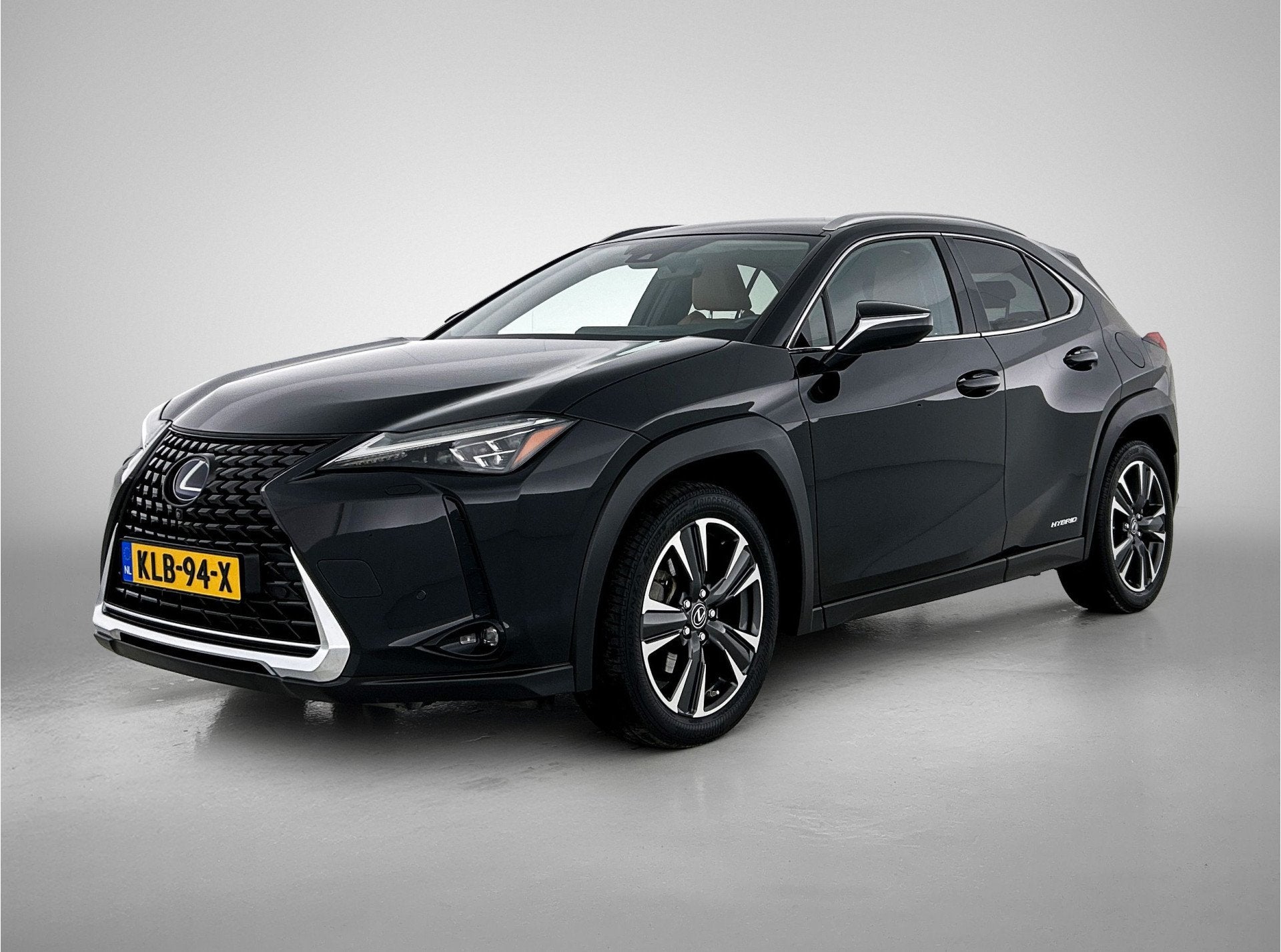 Lexus UX 250h Executive Line + President Pack | Mark Levinso, 12 maanden, Gebruikt, 4 cilinders, Leder en Stof