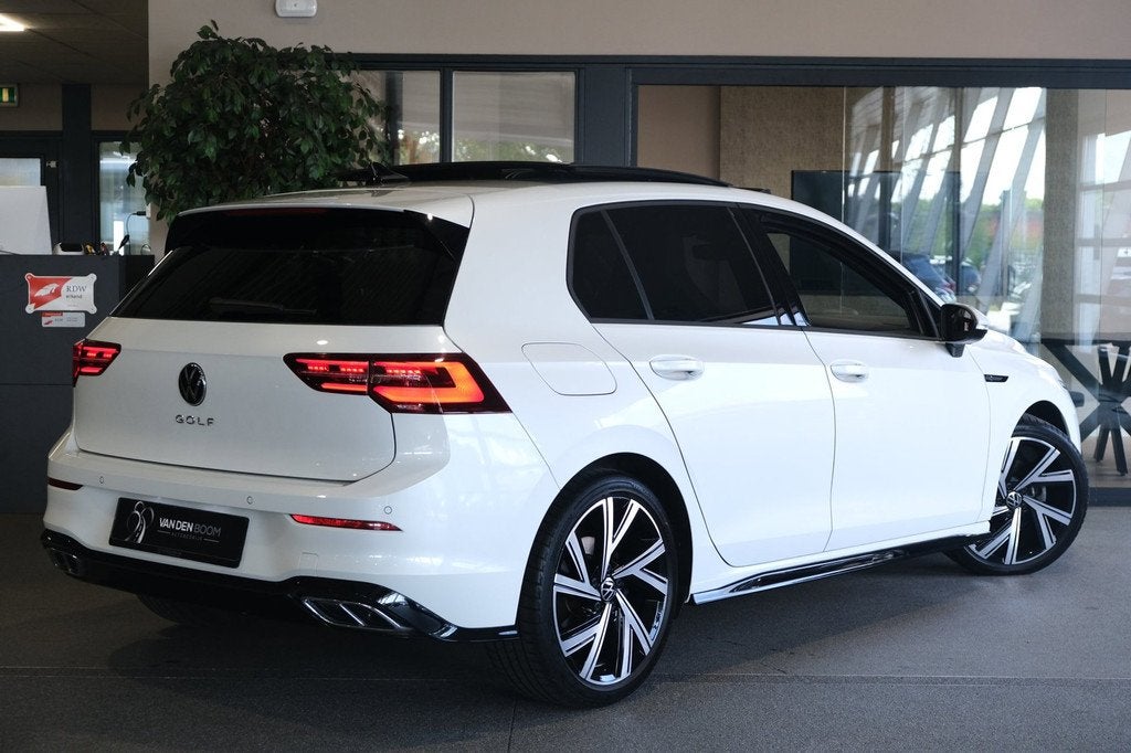 Volkswagen Golf 8 1.5 eTSI R-Line DSG Pano Navi Acc Pdc Cam, 4 cilinders, 150 pk, Alcantara, Wit