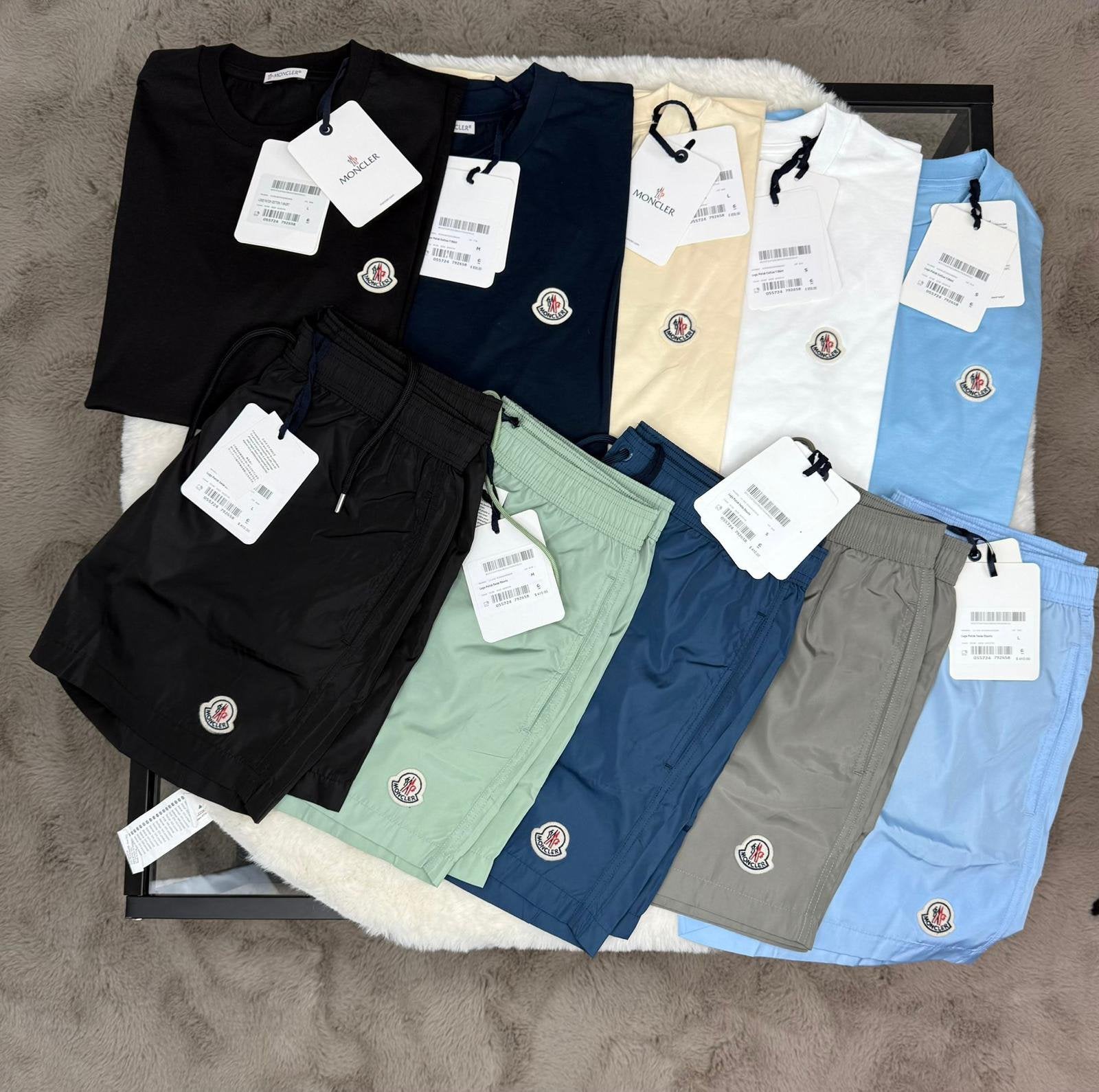 Moncler Zomersetjes beschikbaar, Ophalen of Verzenden, Zo goed als nieuw, Overige maten