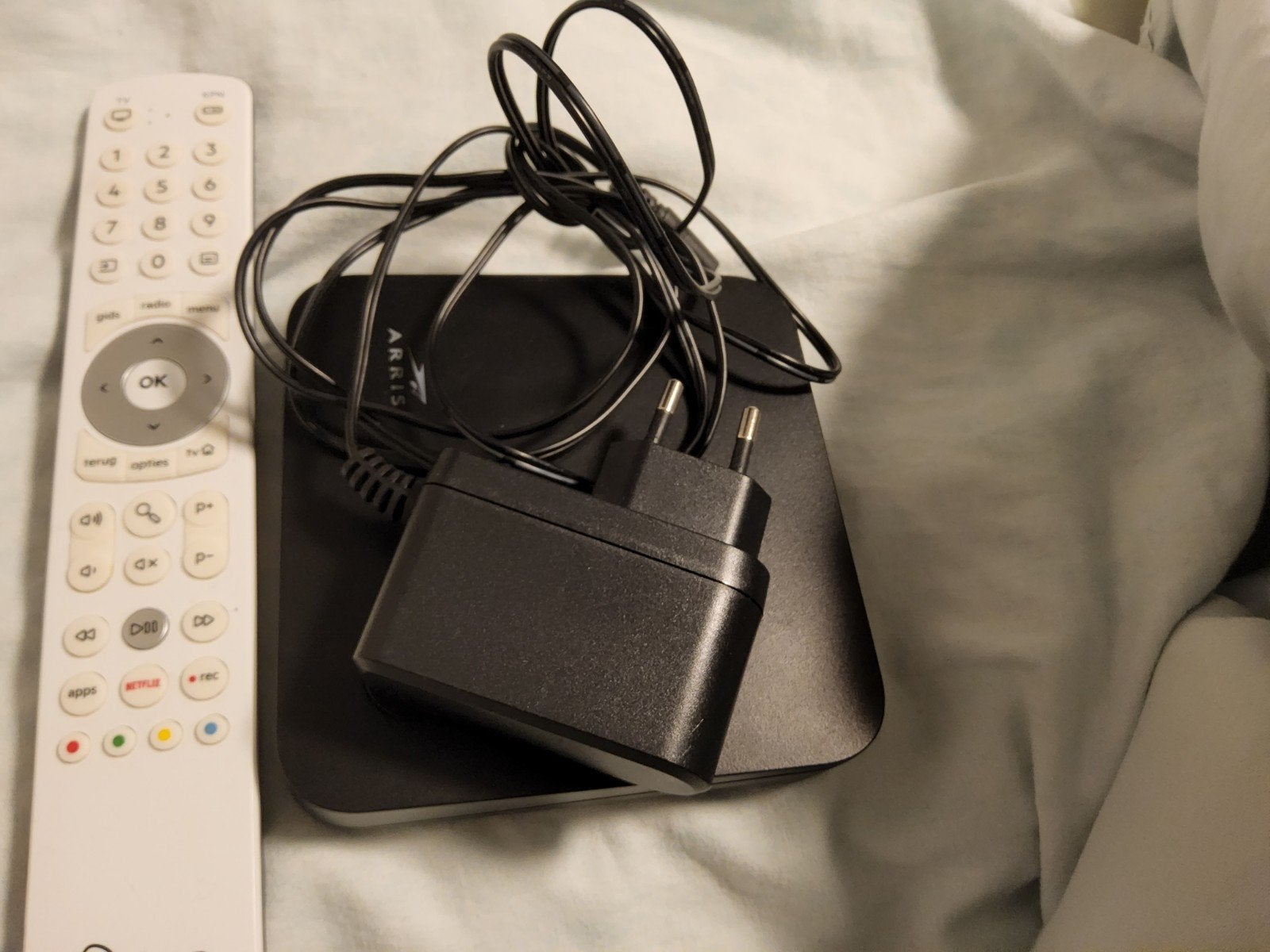 Arris Decoder met afstandsbediening en adapter, Ophalen of Verzenden, Gebruikt, Decoder