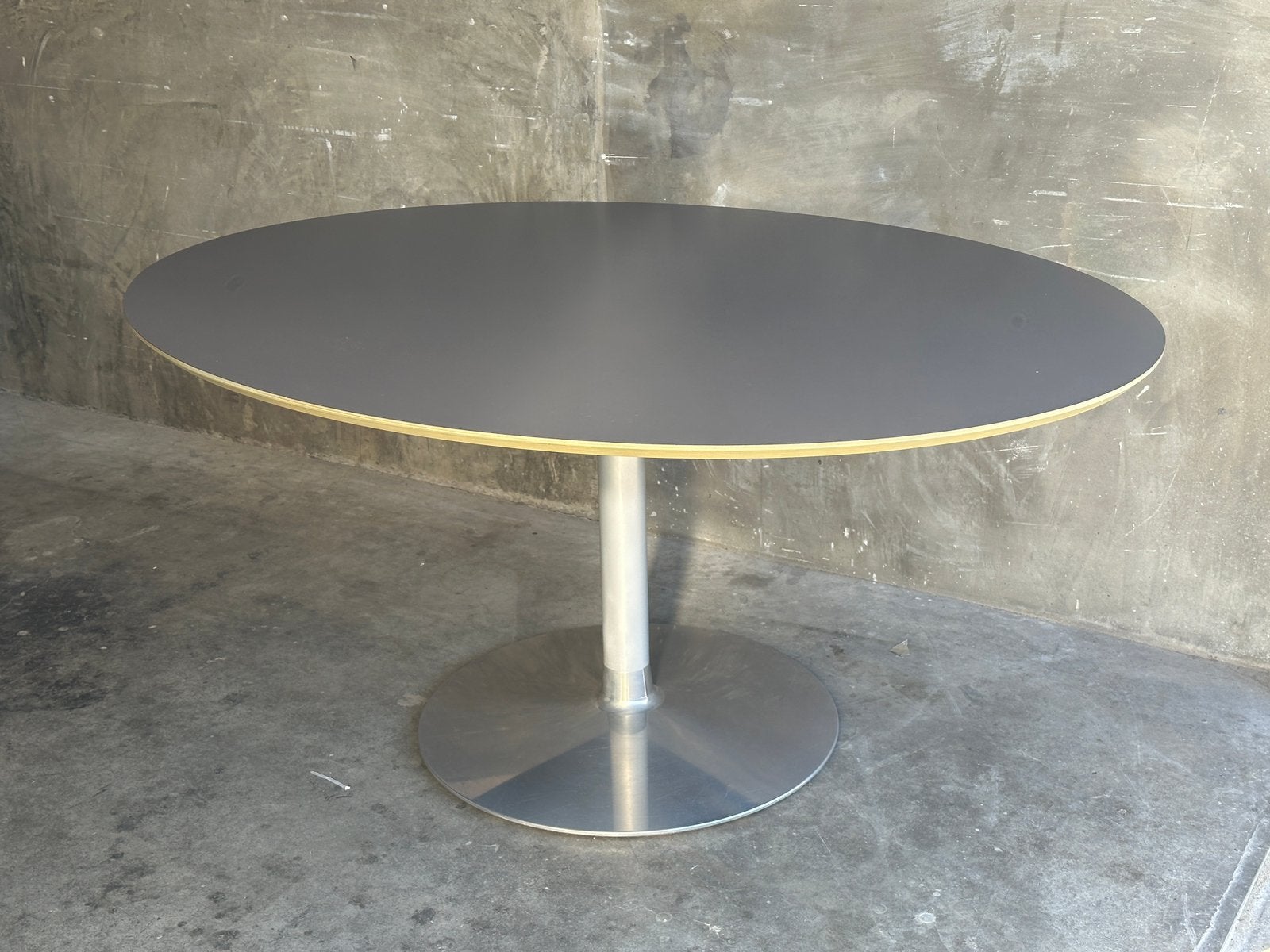 Artifort ovale design eettafel – ontwerp Pierre Paulin, Huis en Inrichting, Tafels | Eettafels, 100 tot 150 cm, -, 200 cm of meer