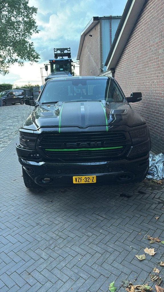 Dodge Ram 1500 5.7 V8 4x4 Crew Cab Longhorn |Let op schade|, Auto's, Dodge, Automaat, Gebruikt, 5654 cc, Zwart