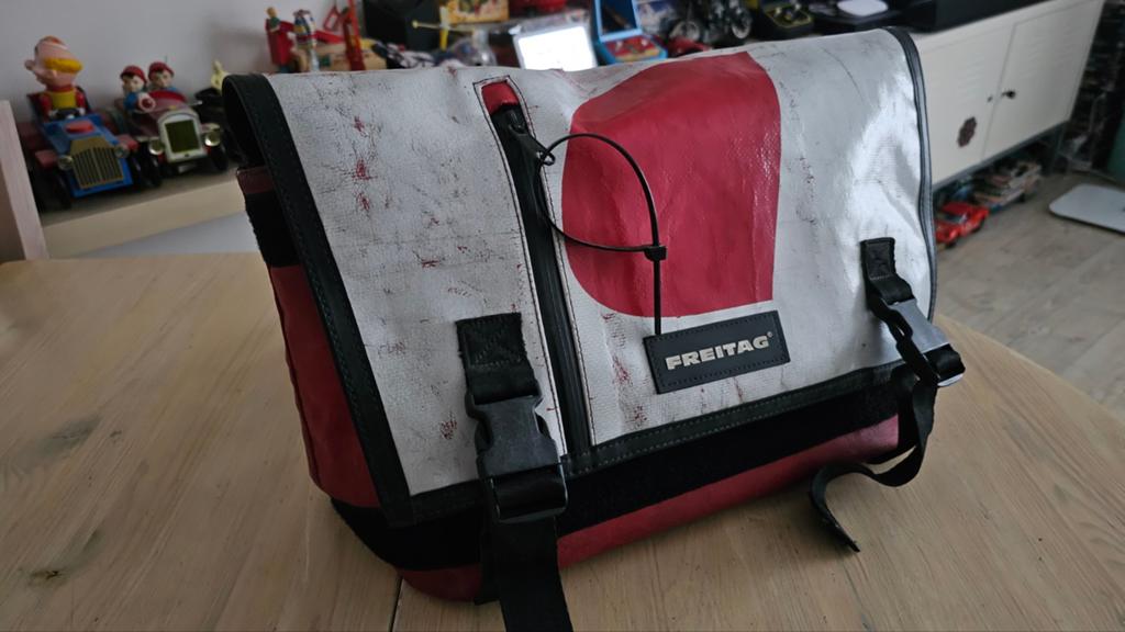 Nette FREITAG F17 JOE Messenger Medium €140, Sieraden, Tassen en Uiterlijk, Tassen | Schoudertassen, Gebruikt, Rood, Ophalen