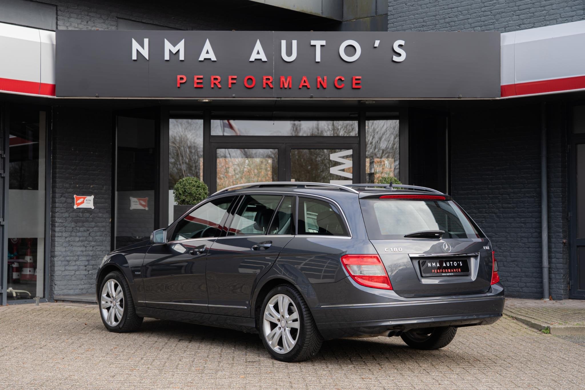 Mercedes-Benz C-klasse 180 CGI BlueE Avantg. PANO / NAVI / C, Auto's, Automaat, Euro 5, Achterwielaandrijving, Gebruikt