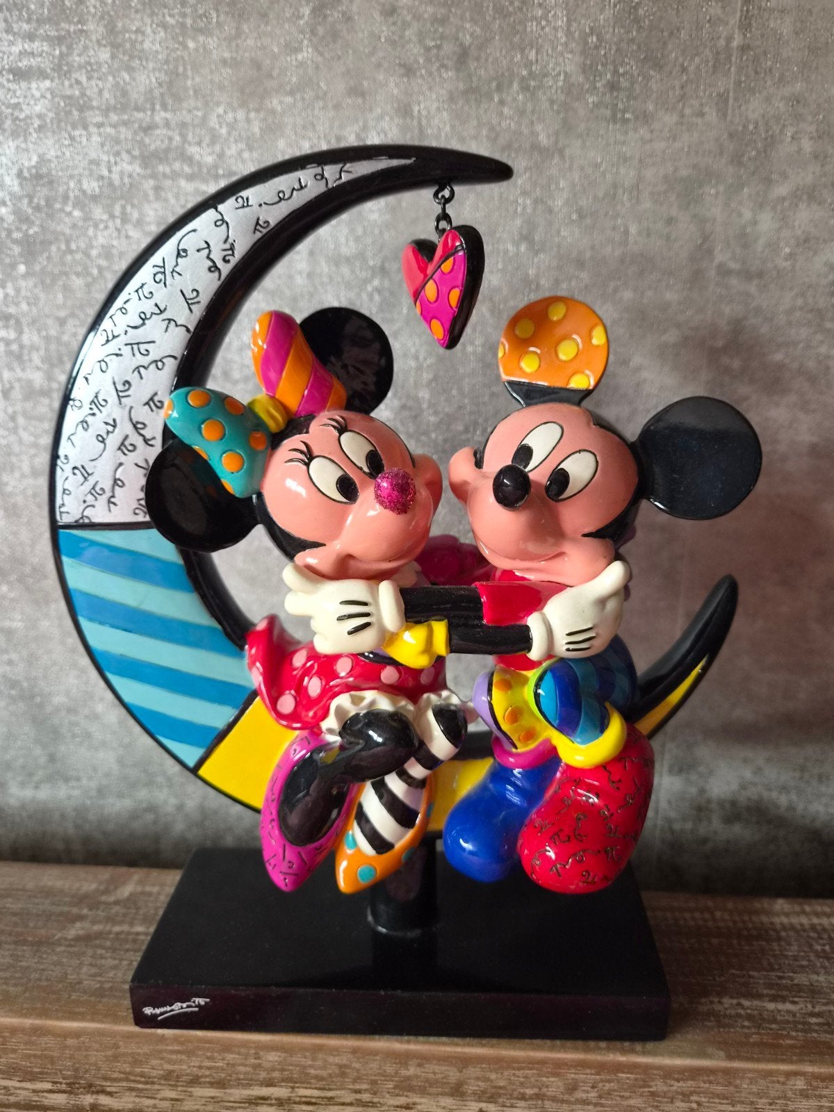 Disney Britto Mickey en Minnie on the Moon, Ophalen of Verzenden, Mickey Mouse, Zo goed als nieuw, Beeldje of Figuurtje