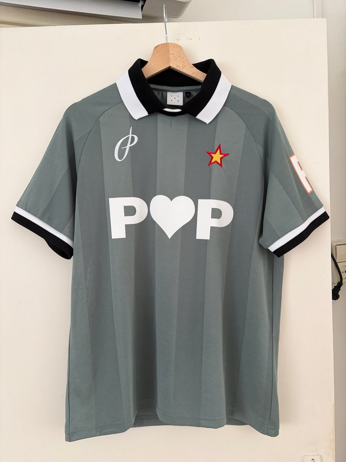 Pop Trading Company Voetbalshirt - Maat S, Ophalen of Verzenden, Nieuw, Maat 46 (S) of kleiner, Grijs