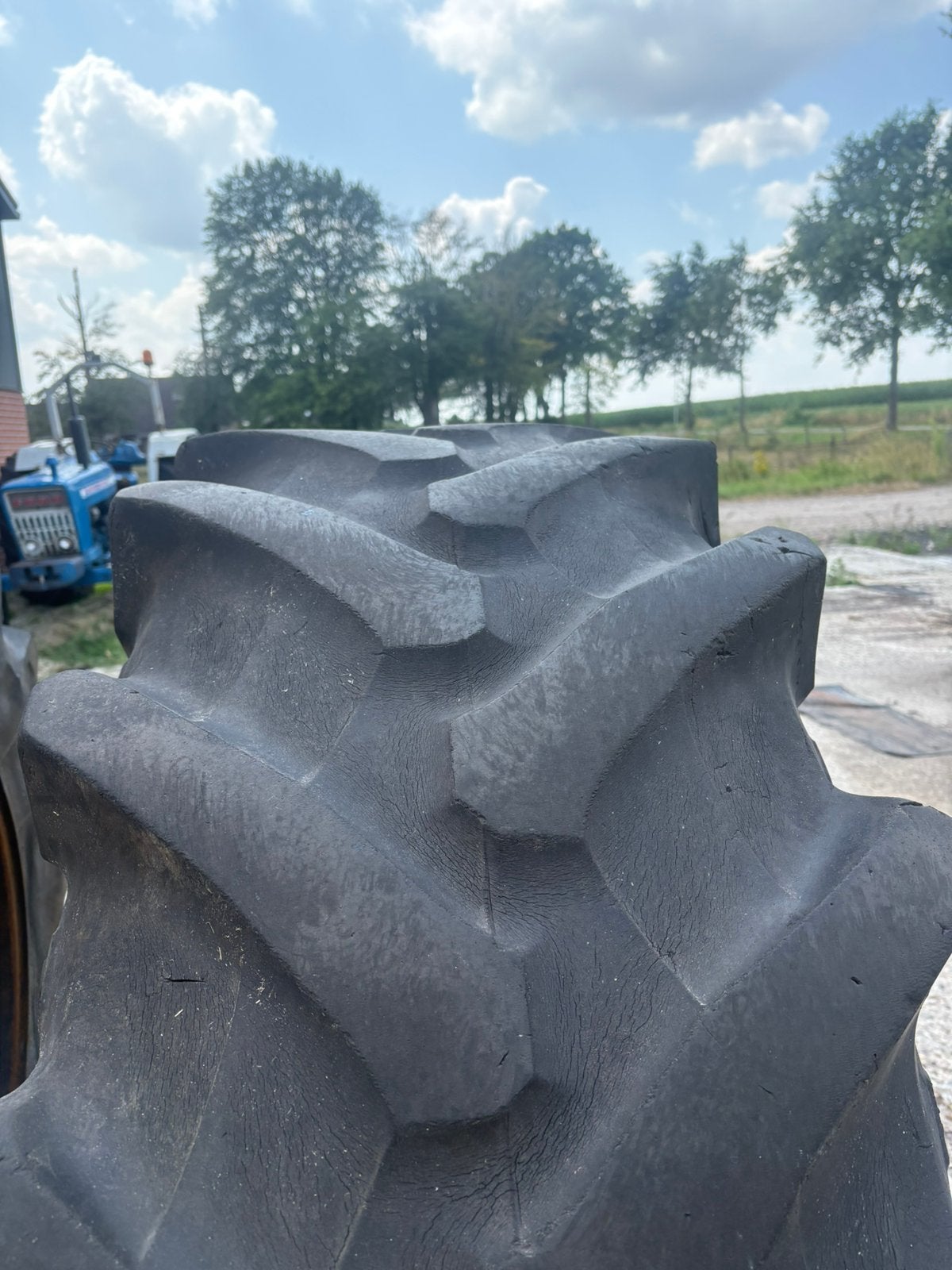 520-70-38 pirelli en kleber, Ophalen of Verzenden, Zo goed als nieuw