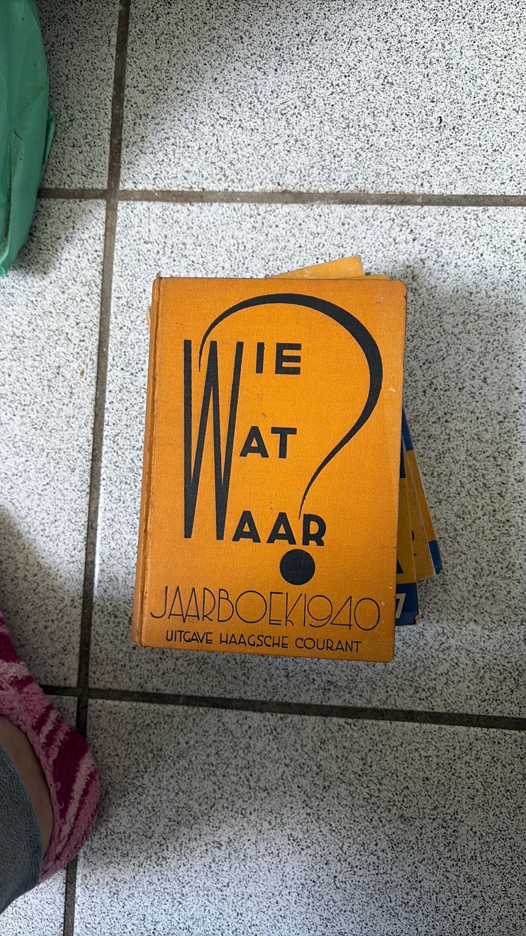 Wie wat waar 1940 jaar boekje oorlog jaar, Ophalen of Verzenden, Zo goed als nieuw
