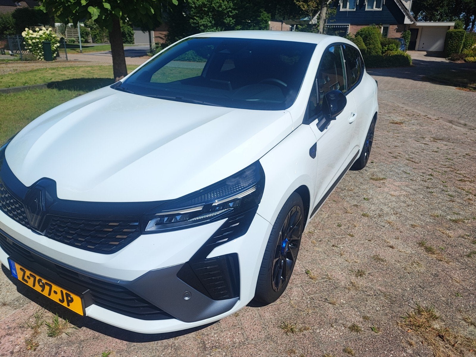 Renault Clio 1.6 E-tech Esprit Alpine Hybrid 2024 Wit, Auto's, 145 pk, Zwart, 4 cilinders, Leder en Stof