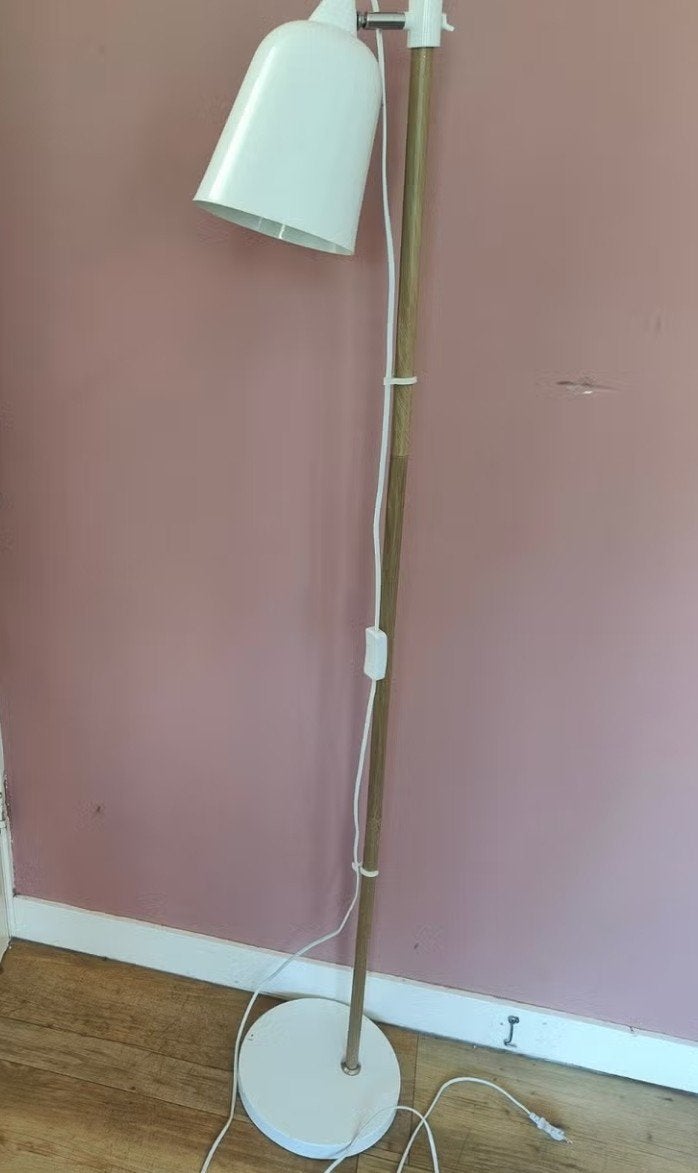 Staande lamp met houten poot en witte kap, 1.50 cm hoog, Ophalen, Gebruikt, E14 (klein), 150 tot 200 cm