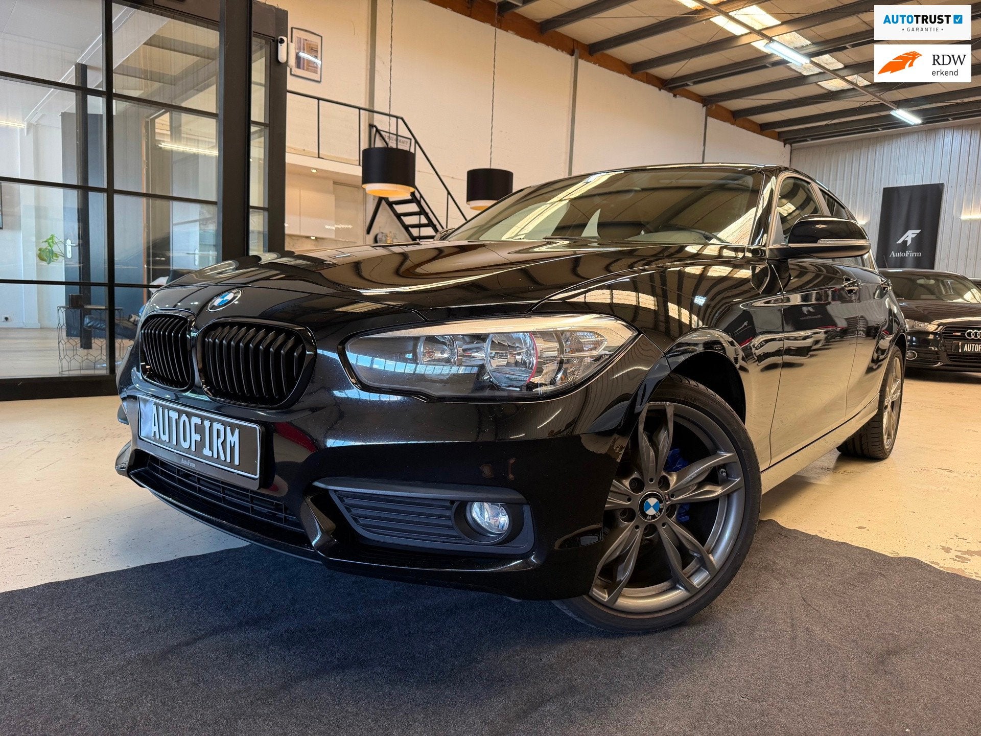 BMW 1-serie 118i Dealer Onderhouden garantie Mogelijk 18'LM, Auto's, 1-Serie, Zwart, Origineel Nederlands, Bedrijf