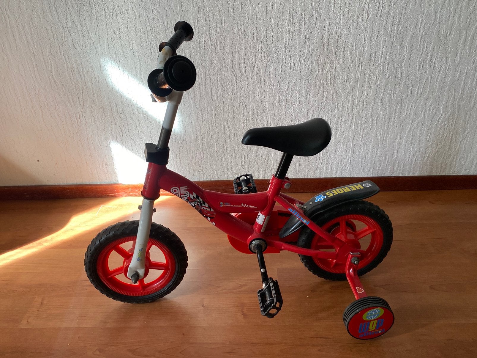 Bliksem mcQueen peuter fiets, Ophalen, Gebruikt, Minder dan 16 inch, Zijwieltjes