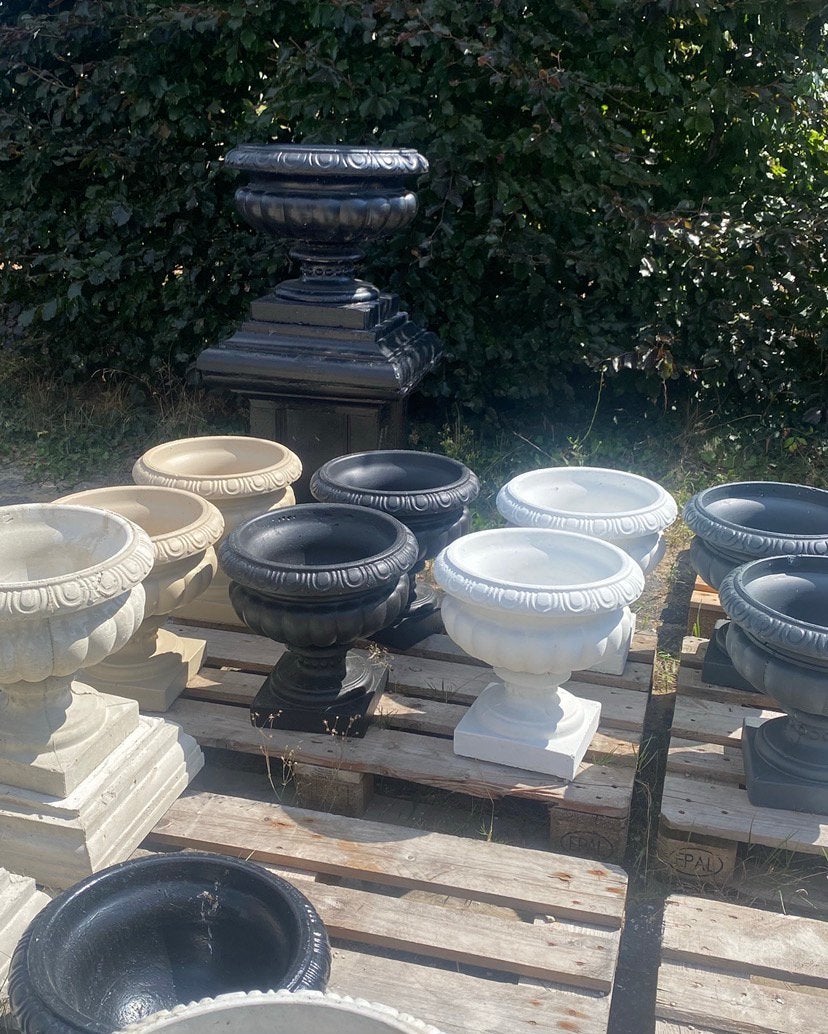 Sierlijke ronde betonnen bloempotten in diverse kleuren €70, Tuin en Terras, Bloempotten, Ophalen, 40 cm of meer, Rond, Nieuw