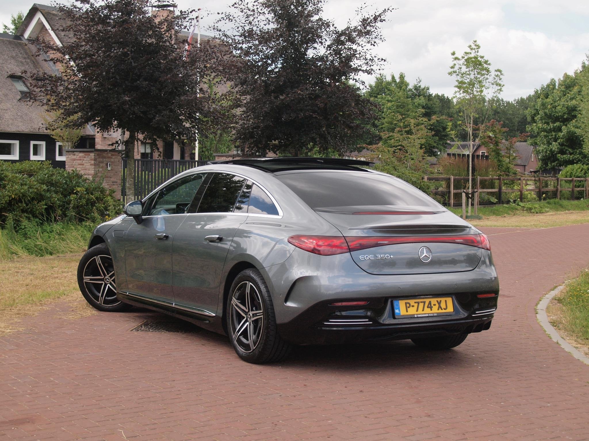 Mercedes-Benz EQE 350+ Launch Edition AMG Line 91 kWh | Pano, Auto's, Automaat, Achterwielaandrijving, Gebruikt, 2255 kg