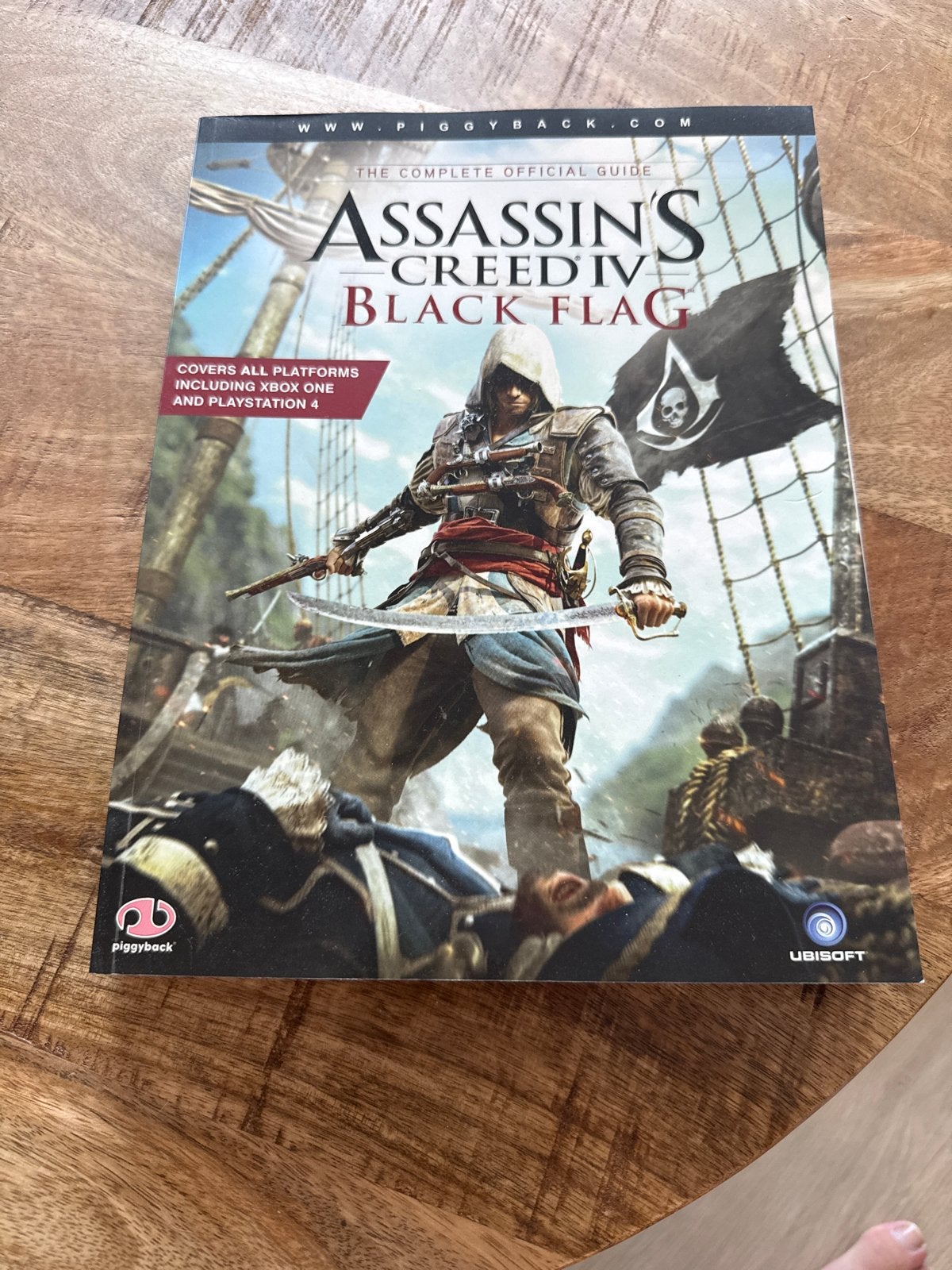 Assassin's Creed IV Black Flag Officiële Gids, Ophalen of Verzenden, Zo goed als nieuw