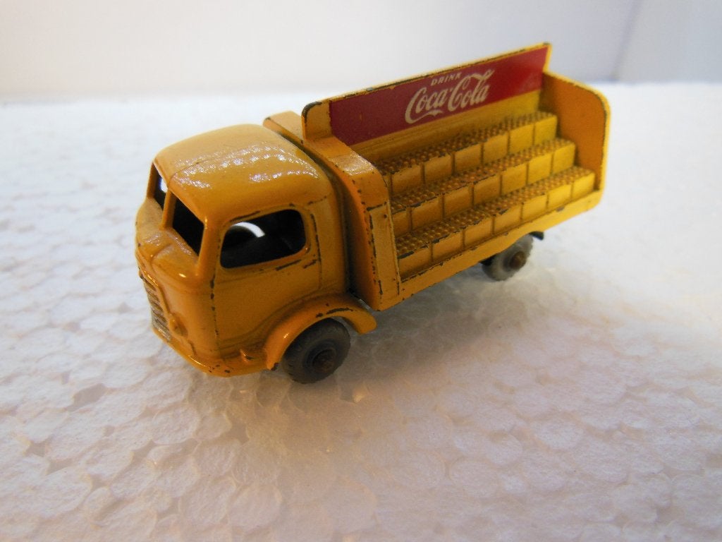 KARRIER BANTAM  -  Coca/Cola - 1:87 - LESNEY  No.37, Ophalen of Verzenden, Gebruikt, Auto, Lesney