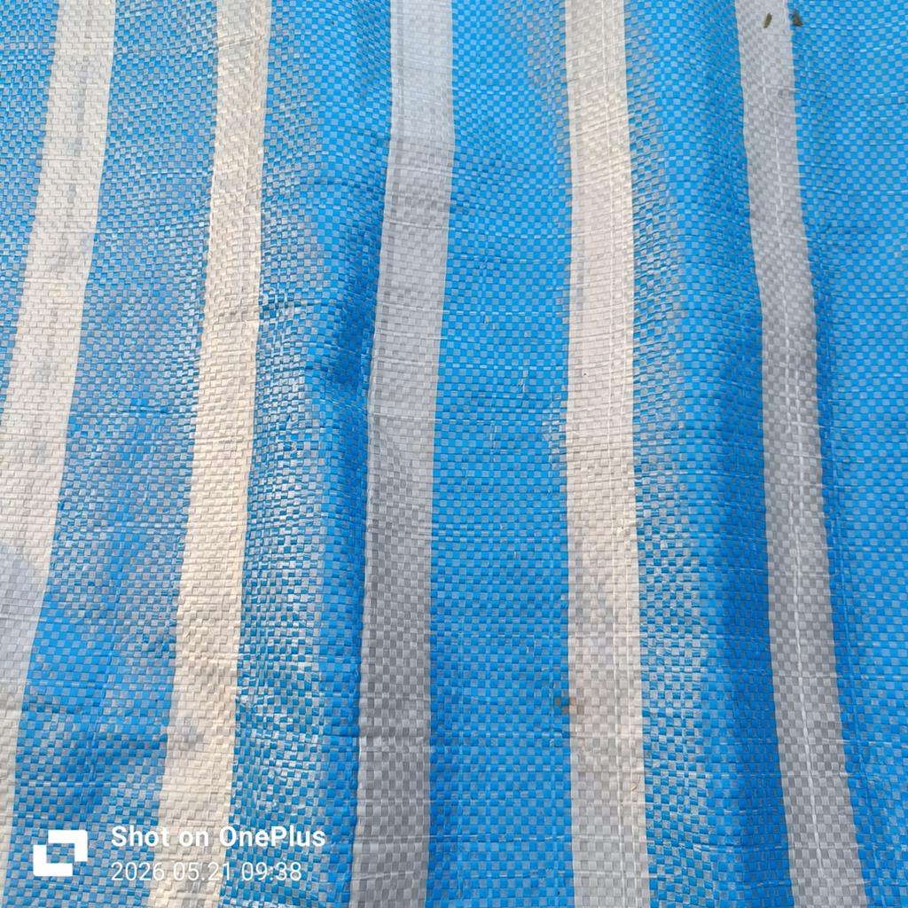 Windscherm blauw/wit gestreept met stokken en haringen, Ophalen of Verzenden, Zo goed als nieuw