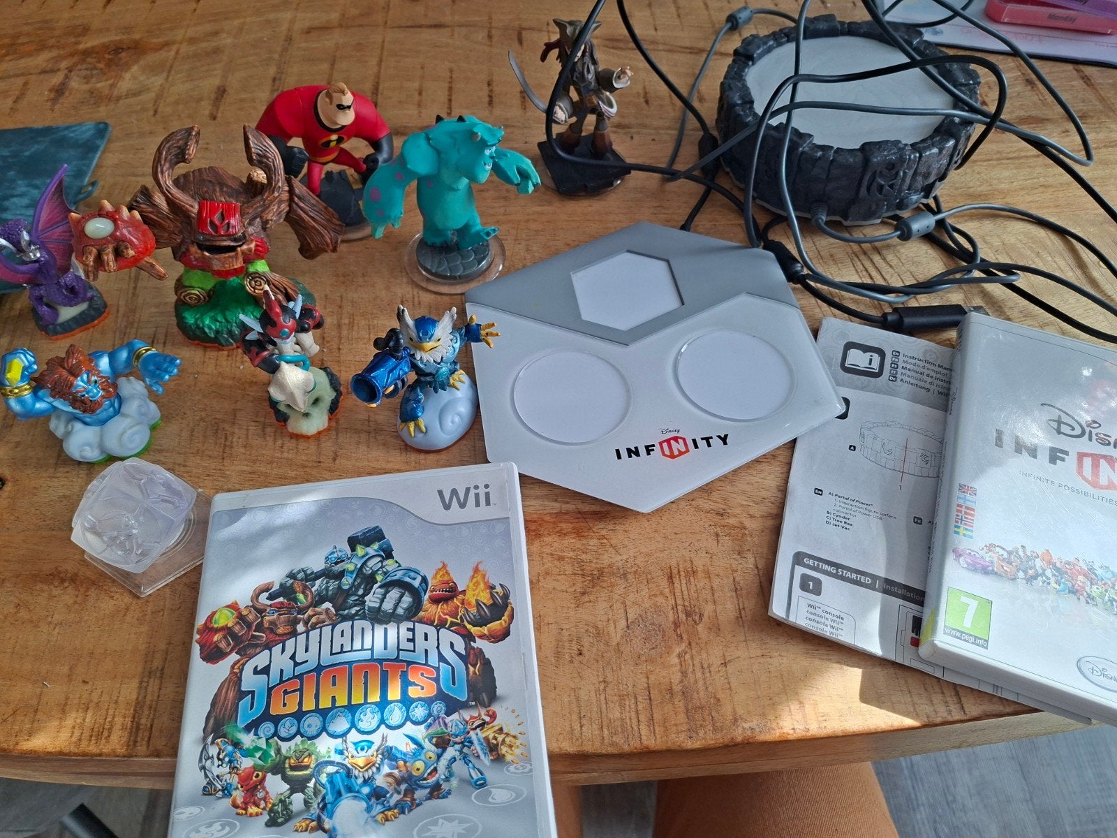 Nintendo Wii Skylanders Giants & Disney Infinity Bundel, Avontuur en Actie, Gebruikt, 2 spelers, Eén computer