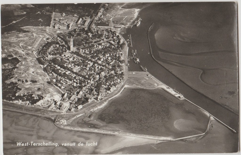 1958 west terschelling luchtfoto klm eiland wadden vaargeul, Ophalen of Verzenden, 1940 tot 1960, Gelopen, Waddeneilanden