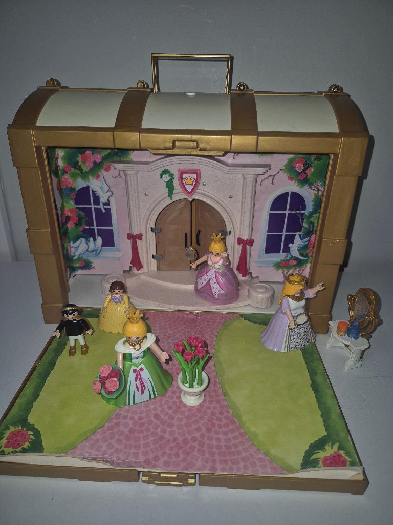 Playmobil gouden koffer met verschillende figuren, Ophalen of Verzenden, Gebruikt, Complete set
