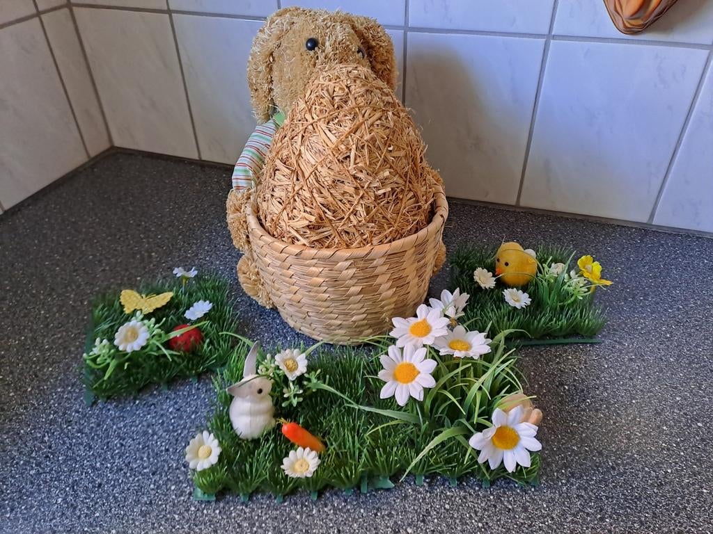 Paasdeco paashaas met ei van stro, Diversen, Pasen, Ophalen of Verzenden, Zo goed als nieuw, N.v.t, N.v.t