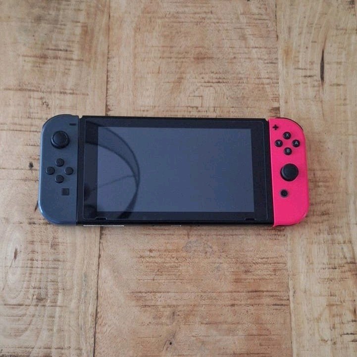 Nintendo Switch met 4 joycons + pro controller + 2 games, Spelcomputers en Games, Spelcomputers | Nintendo Switch, Ophalen, Zo goed als nieuw