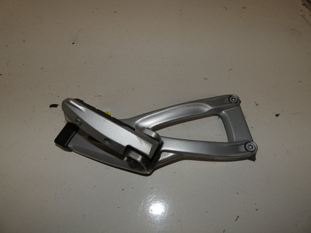 bmw k1200rs  2001-2005  voetsteun achter rechts  589 k41, Ophalen of Verzenden, Gebruikt
