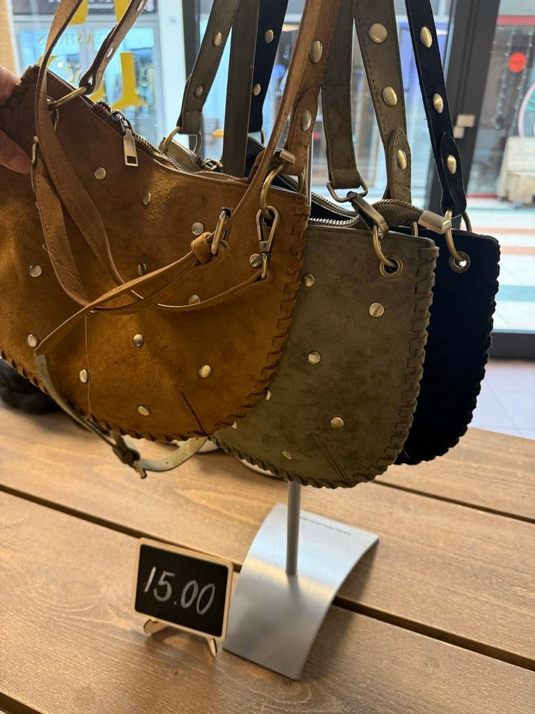 Partij schoenen en tassen .10€ per paar/tas .200 stuks, Ophalen of Verzenden, Nieuw, Overige kleuren