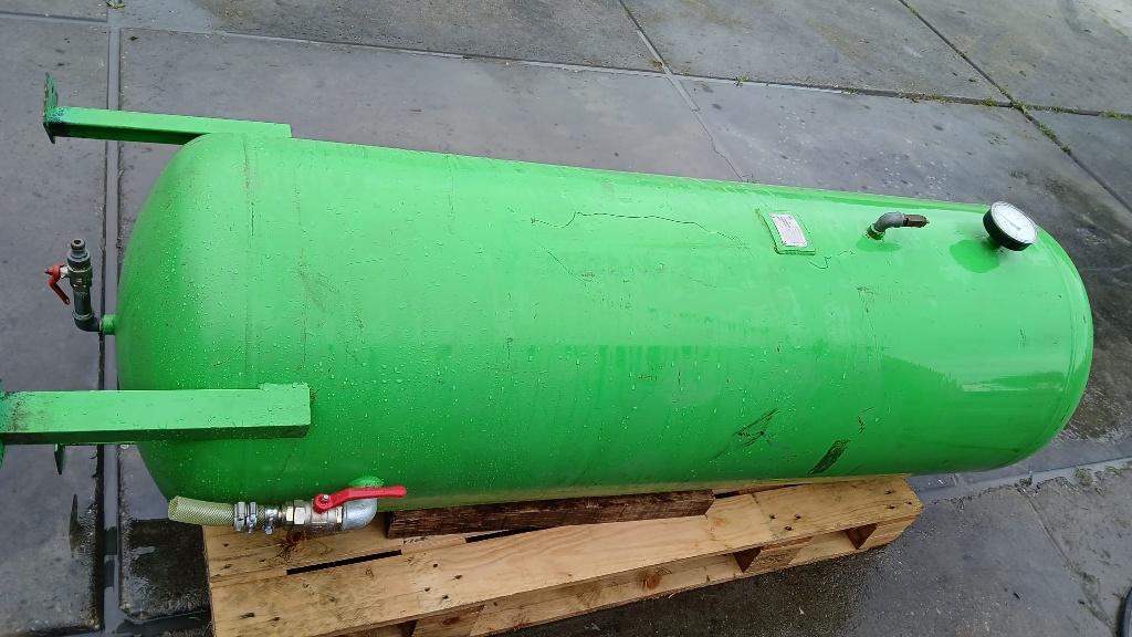 Luchttank verticaal, Doe-het-zelf en Verbouw, Compressors, 100 liter of meer, Ophalen, Zo goed als nieuw, 200 tot 400 liter/min