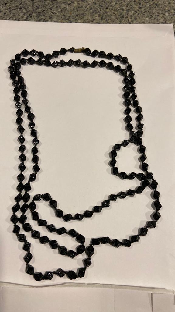 Oude zwarte glasketting ( Rouwketting) 1.45 m lang, Ophalen of Verzenden, Overige materialen, Ketting