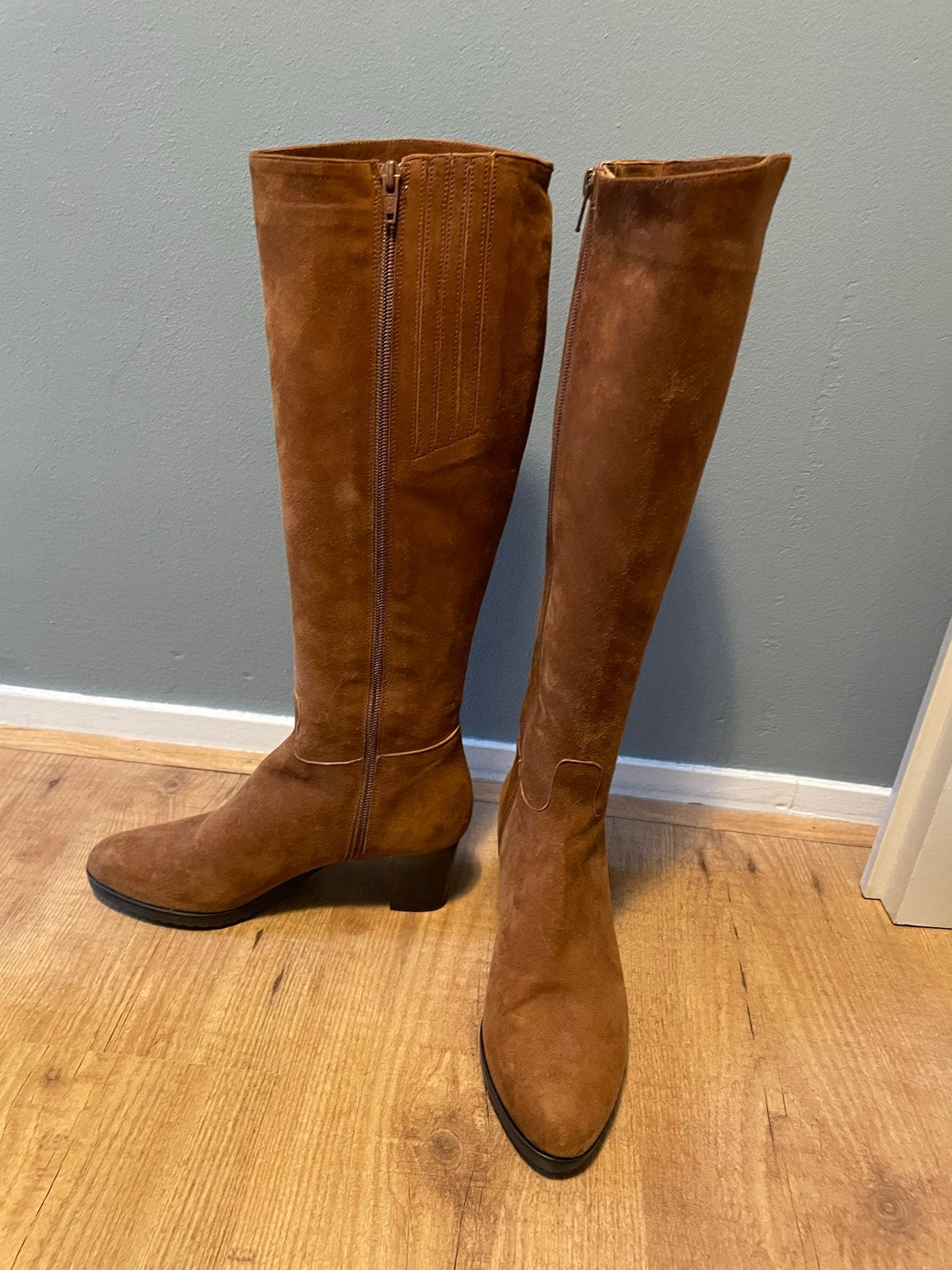 Nieuw!!! Bruine suède laarzen maat 37,5, merk Lilian, Hoge laarzen, Bruin, Nieuw, Ophalen of Verzenden