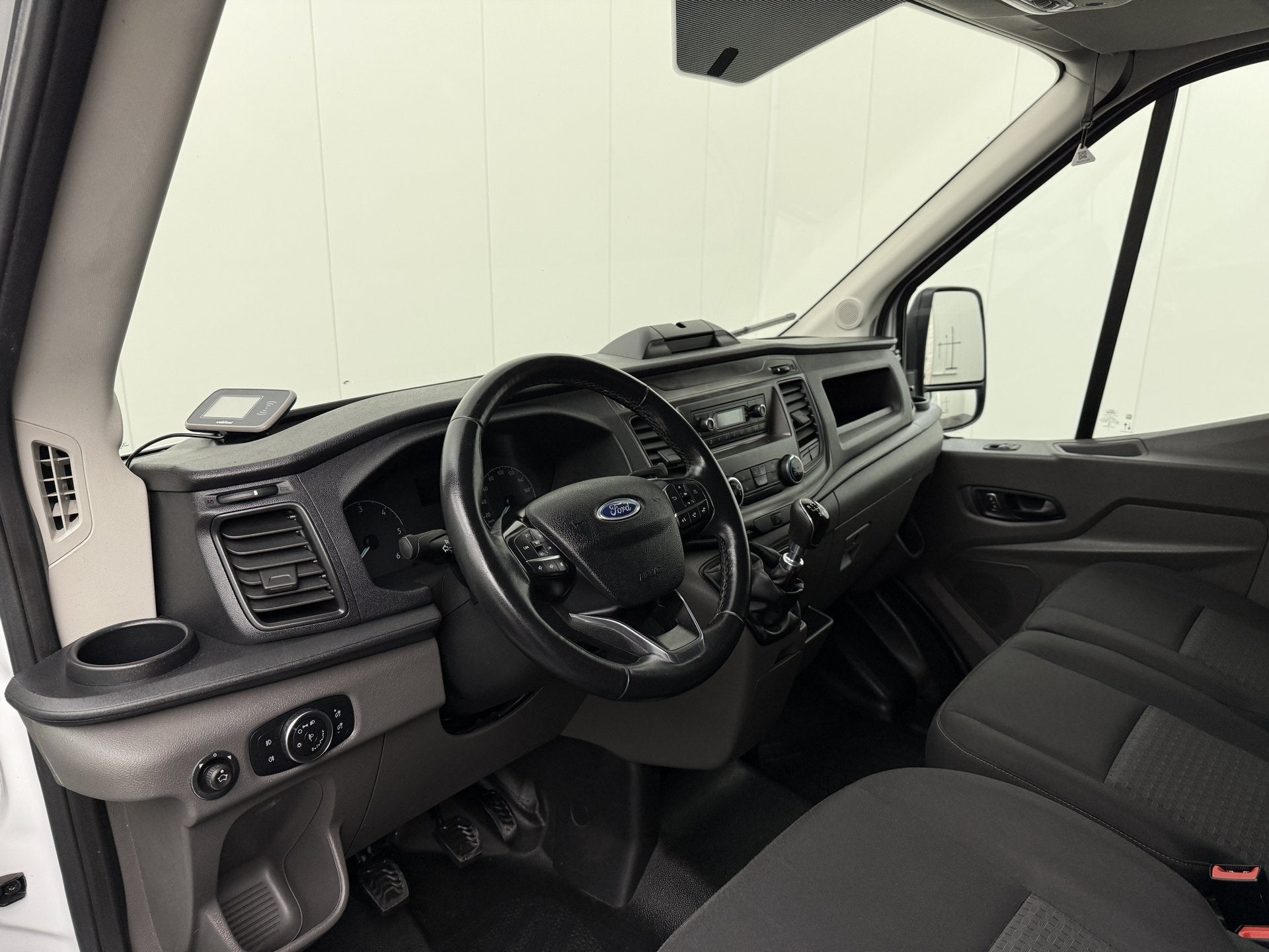 Ford Transit 2.0TDCi 130PK L2H2 | Airco | Cruise | 3-Zits |, Voorwielaandrijving, Gebruikt, 4 cilinders, 2500 kg