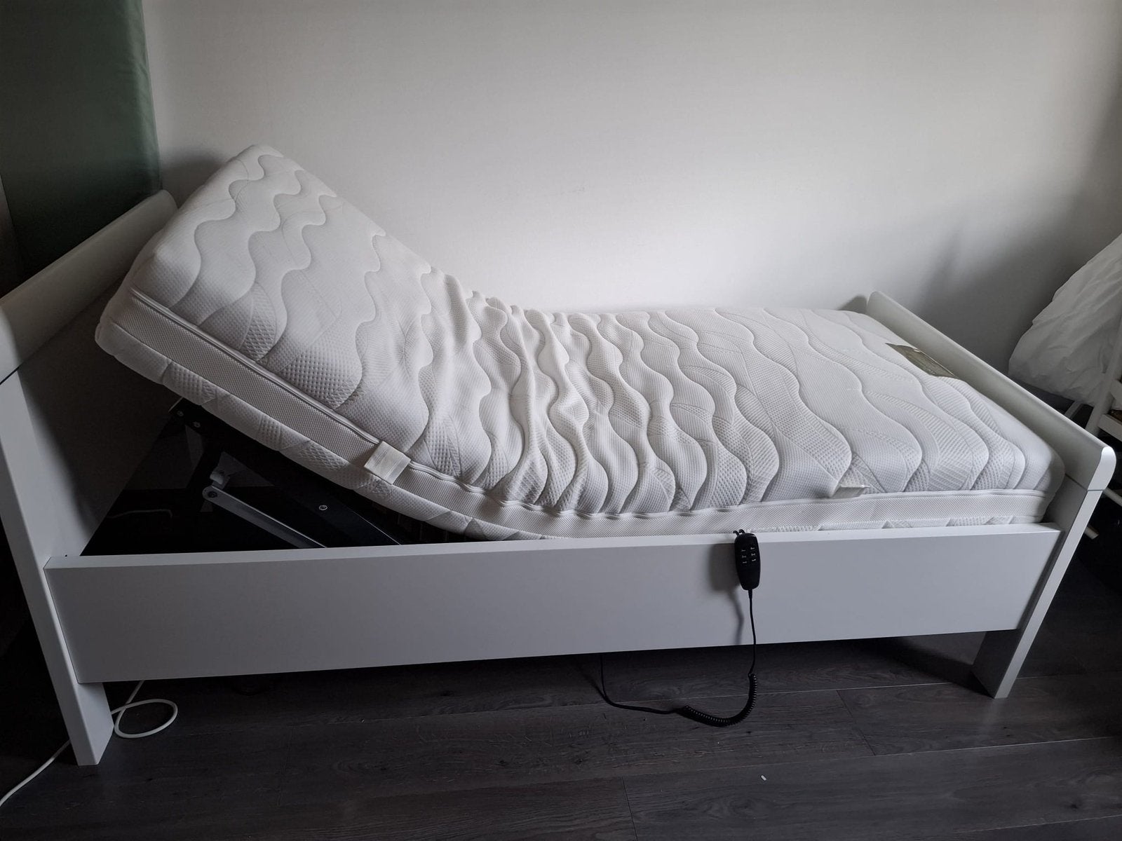 Mooi hoog eenpersoonsbed / Senioren bed, Ophalen, Verstelbaar, 90 cm, Eenpersoons