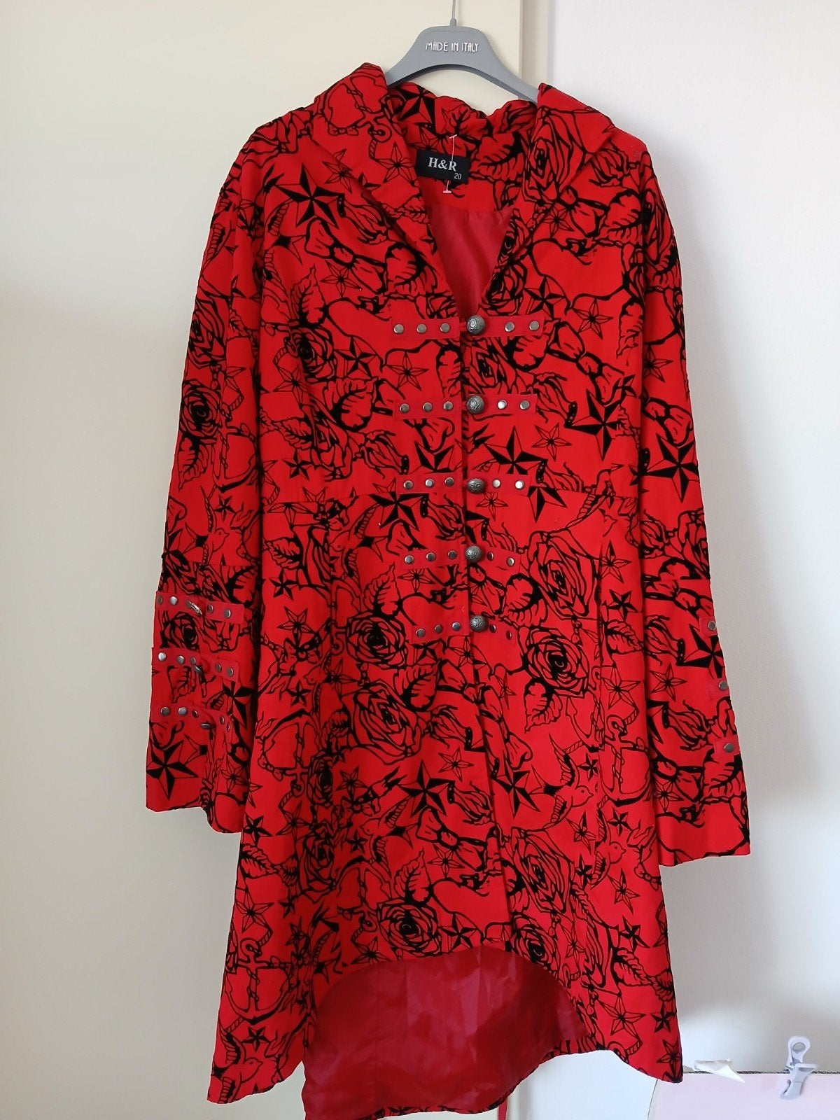 H&R London Red Flocked Tattoo Coat - Maat 20 (XL), Maat 38/40 (M), H&R London, Nieuw, Ophalen of Verzenden