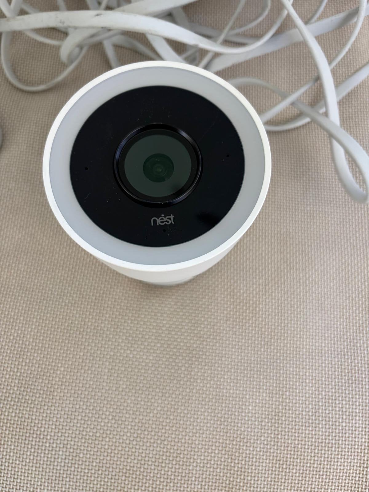 Nest Cam Outdoor Beveiligingscamera - Zo goed als nieuw, Ophalen of Verzenden, Zo goed als nieuw, Buitencamera