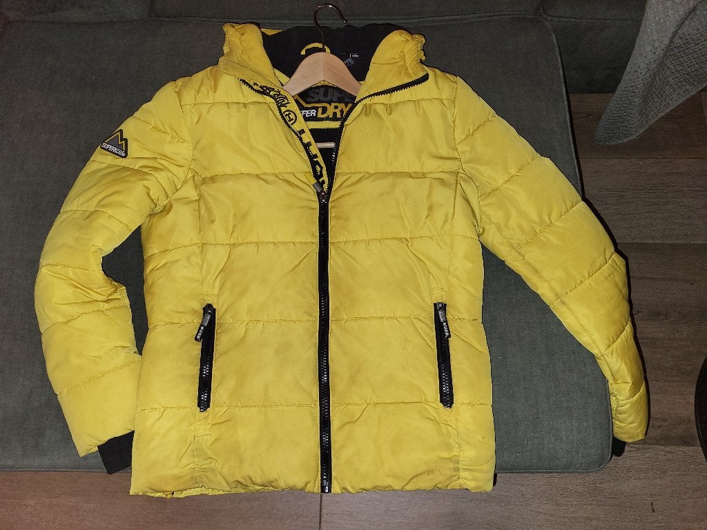 Superdry Winterjas | Maat S | Warm & Stoer, Geel, Ophalen of Verzenden, Zo goed als nieuw, Maat 46 (S) of kleiner