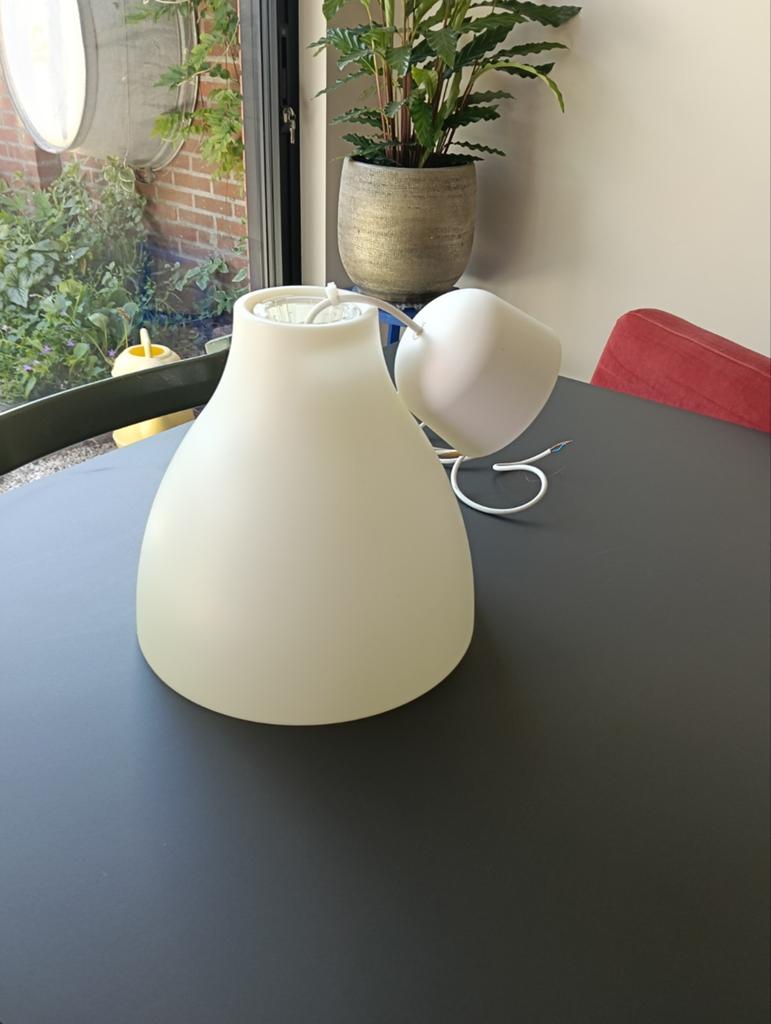 Ikea lamp wit plastic 28 cm hoog en breed, Huis en Inrichting, Lampen | Hanglampen, Ophalen, Gebruikt, Kunststof, Minder dan 50 cm