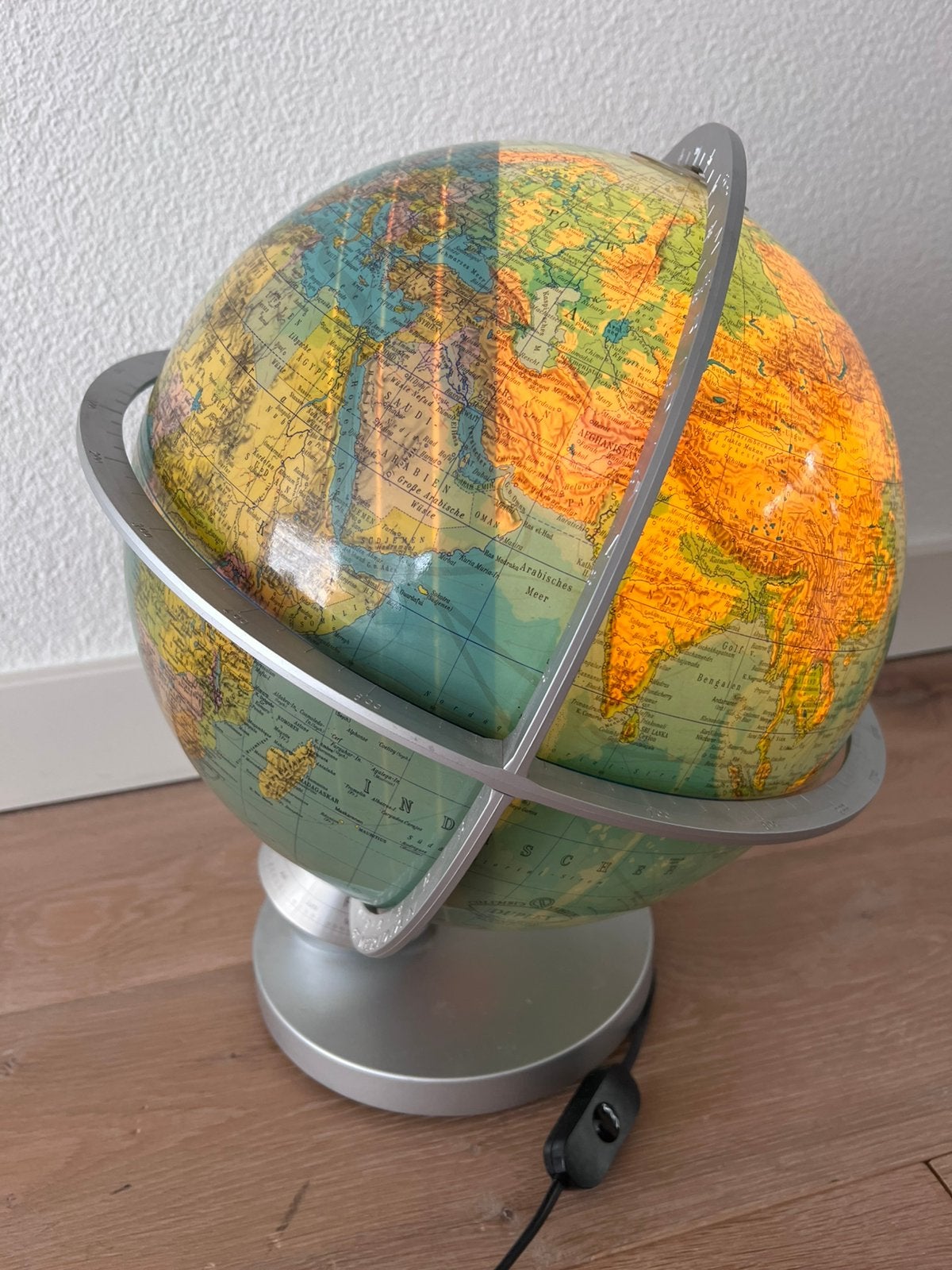 Lichtgevende grote wereldbol met zonnestand, goede staat, Kunststof, 22 cm, Zo goed als nieuw, Antieke wereldbol