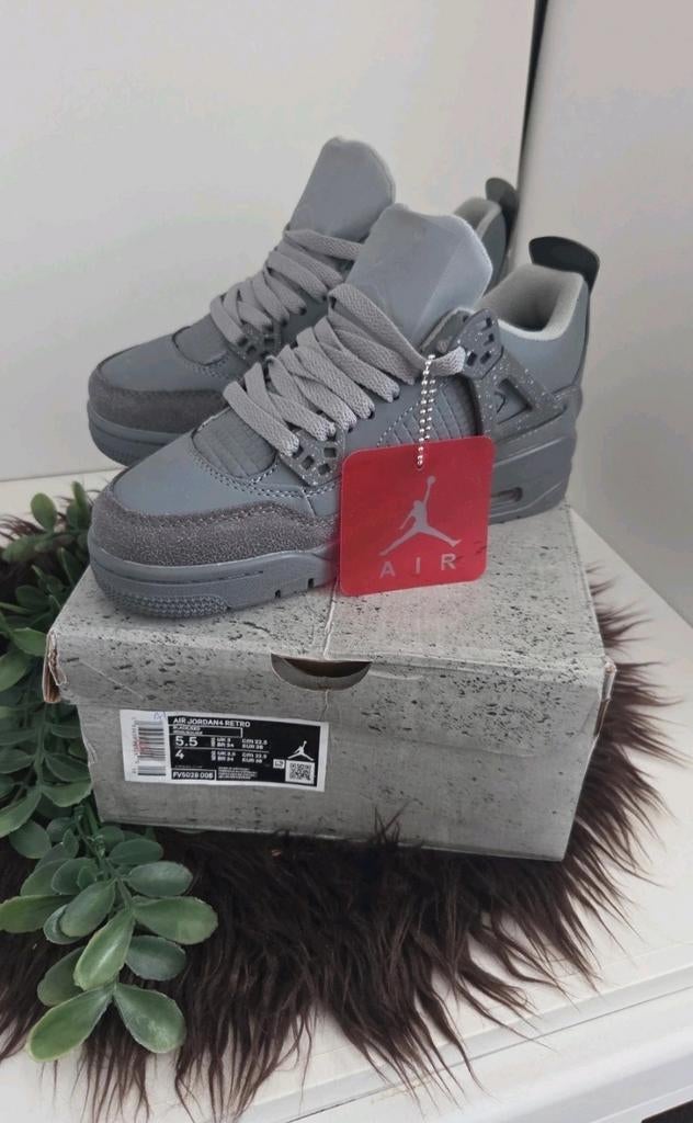 Air Jordan 4 Retro - Stijlvolle grijze sneakers, Kleding | Dames, Schoenen, Nike Jordan, Nieuw, Ophalen of Verzenden, Sneakers of Gympen