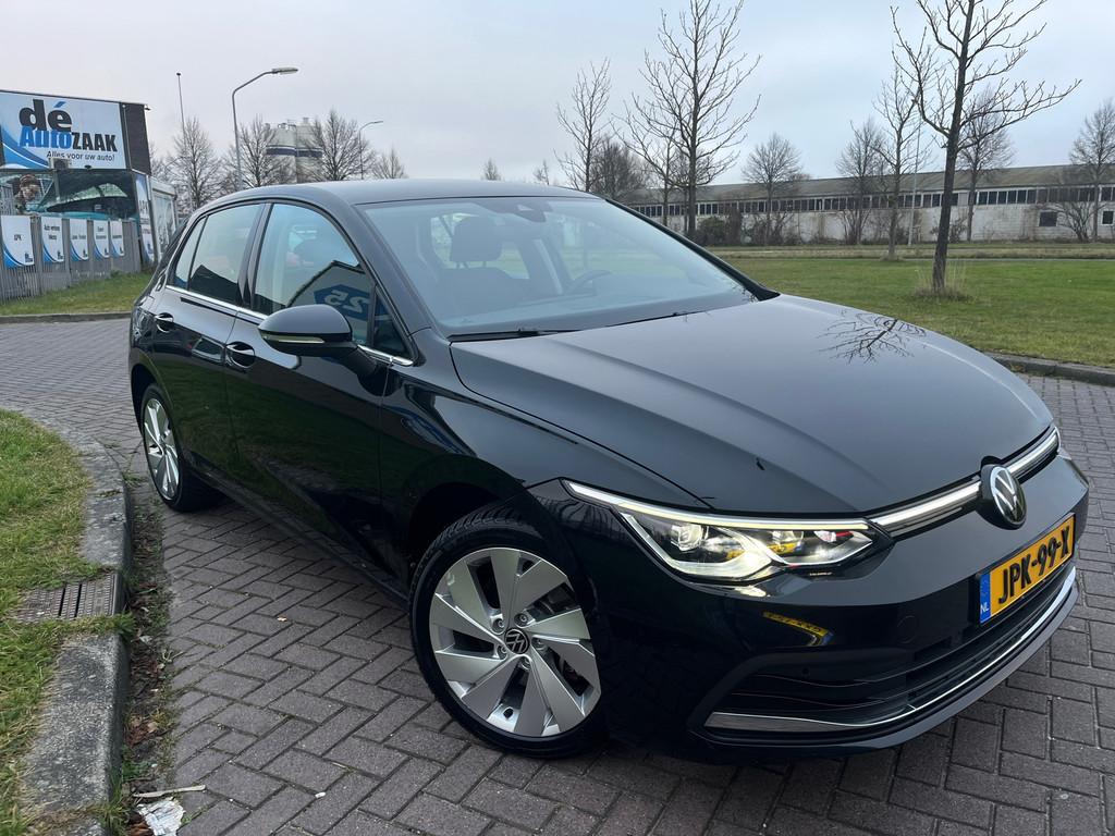 Volkswagen GOLF 8 eHybrid KeyLess|Alcantara|NAP CarPass!, Gebruikt, Euro 6, 150 pk, Zwart