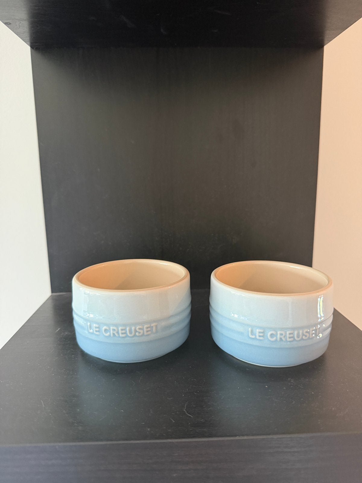 Le creuset Ramekin Stapelbaar in Aardewerk coastal blue 2x, Le Creuset, Nieuw, Ophalen of Verzenden, Overige materialen