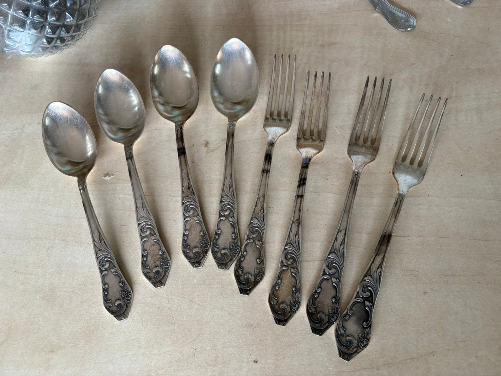 Antiek verzilverd bestek - 4 lepels en 4 vorken, Antiek en Kunst, Antiek | Bestek, Ophalen of Verzenden