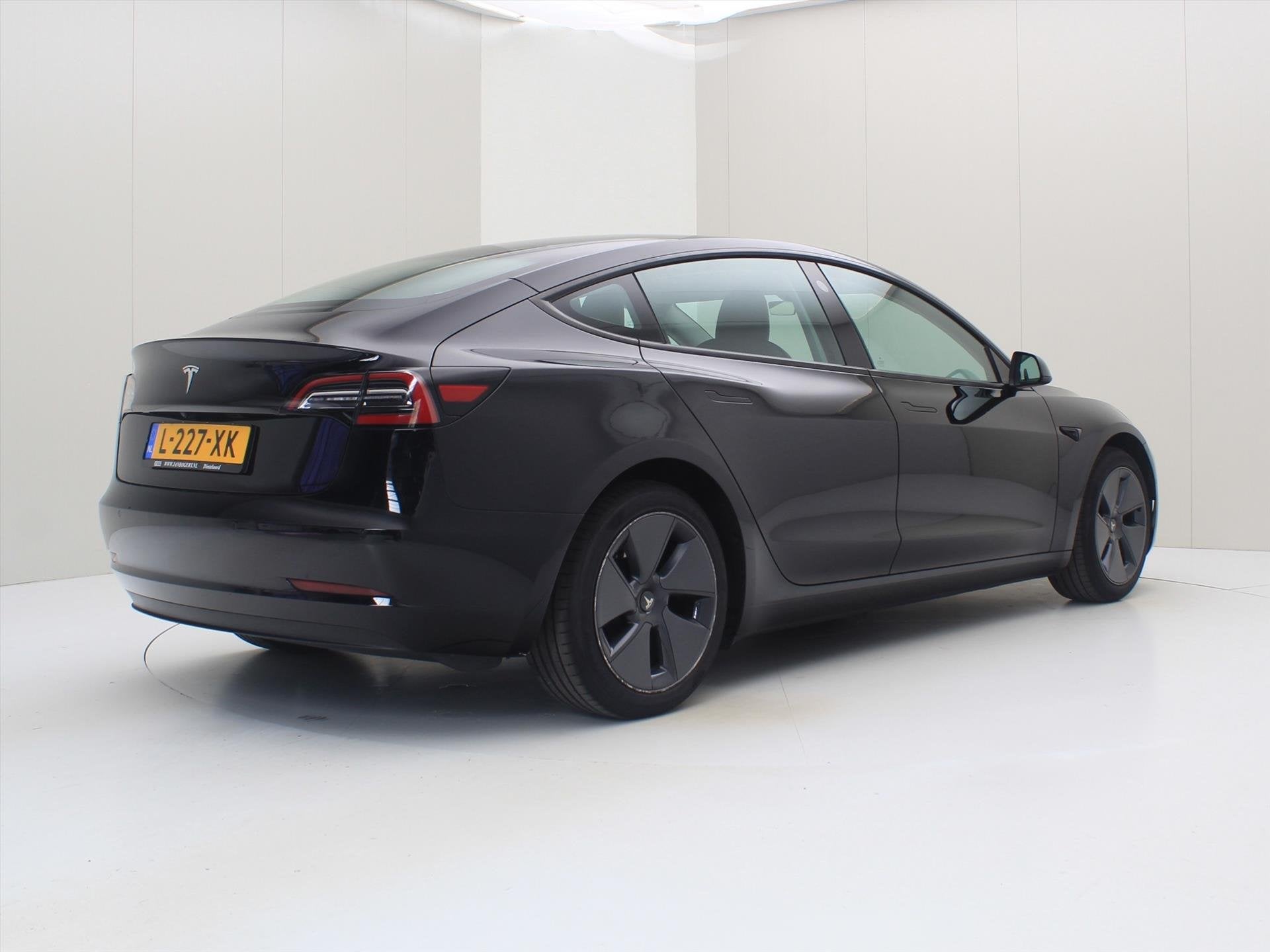 Tesla Model 3 Standard RWD Plus FACELIFT [ LFP-ACCU+WARMTEPO, Automaat, Dealer onderhouden, Achterwielaandrijving, Gebruikt